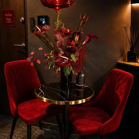 Bdsm Premium Red Velvet By Atelier Noir Adults Only, Self Check In, Breakfest, Ac, Free Parking On The Street *