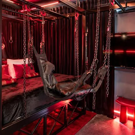 Apartamento Bdsm Premium Red Velvet By Atelier Noir Adults Only, Self Check In, Breakfest, Ac, Free Parking On The Street Varsóvia