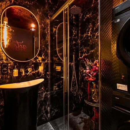 Apartamento Bdsm Premium Red Velvet By Atelier Noir Adults Only, Self Check In, Breakfest, Ac, Free Parking On The Street *
