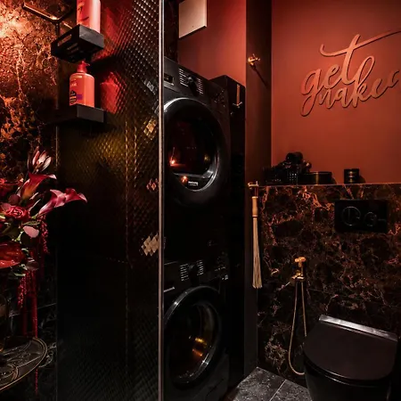 Bdsm Premium Red Velvet By Atelier Noir Adults Only, Self Check In, Breakfest, Ac, Free Parking On The Street Varsóvia