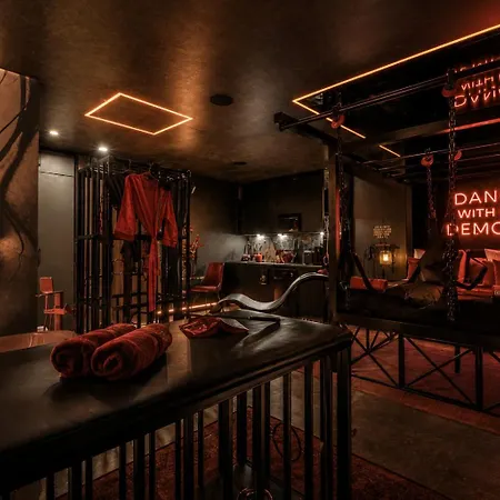 Bdsm Premium Red Velvet By Atelier Noir Adults Only, Self Check In, Breakfest, Ac, Free Parking On The Street